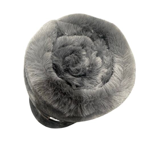 FRYE Luxe Faux Fur Luxury Throw, Reversible 60" X 70" Gray - Picture 4 of 6